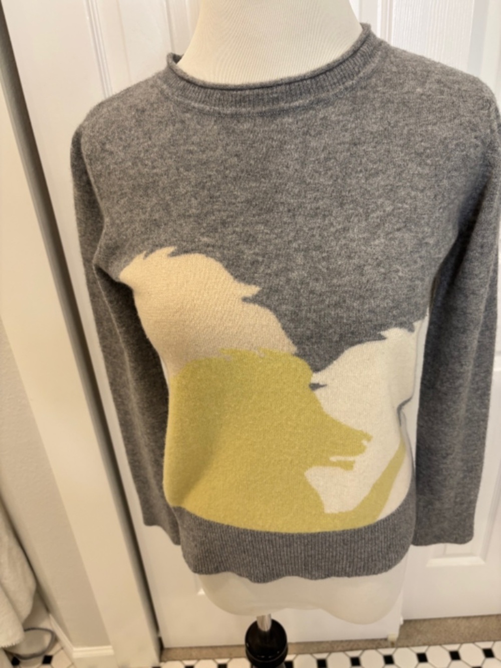 DIANE SNYDER  Cashmere Sweater  Size SMALL
